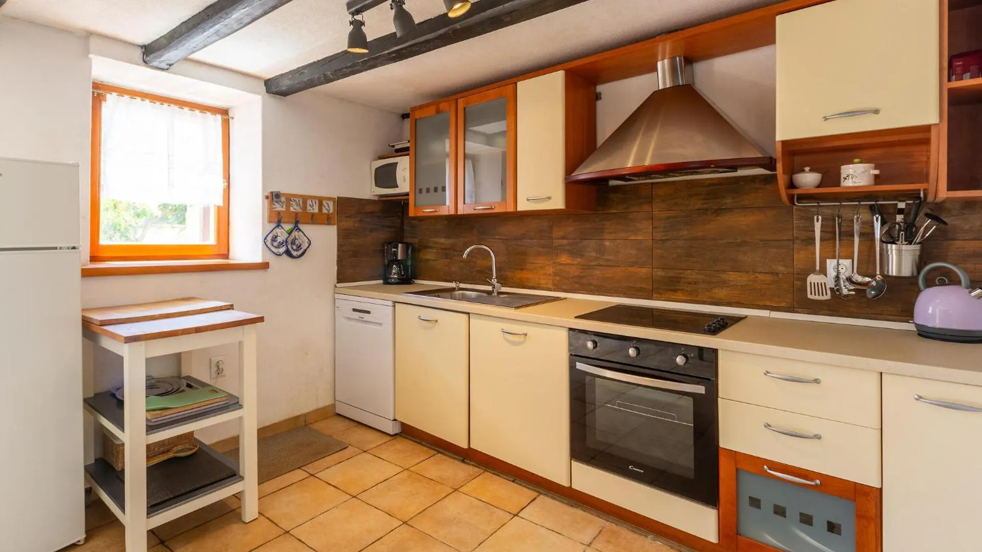 3 Bedroom Nice Home In Prhati 0*,